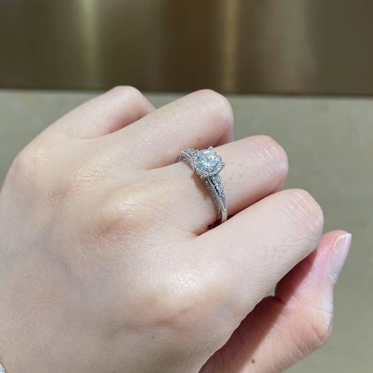Single Head Women's Ring S925 Silver Plated Platinum Women's Ring Customized Selection Main Stone Moissanite Diamond 1.0ct/Secondary Stone High Carbon Diamond
